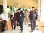 Sidak Pelayanan Di RSUD Balaraja, Bupati Berbagi Parsel Kepada Pasien