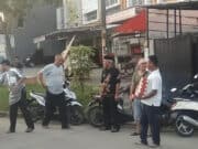 Dihadiri Kapolsub Sektor Palem Semi, Deni Darmawan Bagi - Bagi Takjil dan Buka Puasa Bersama