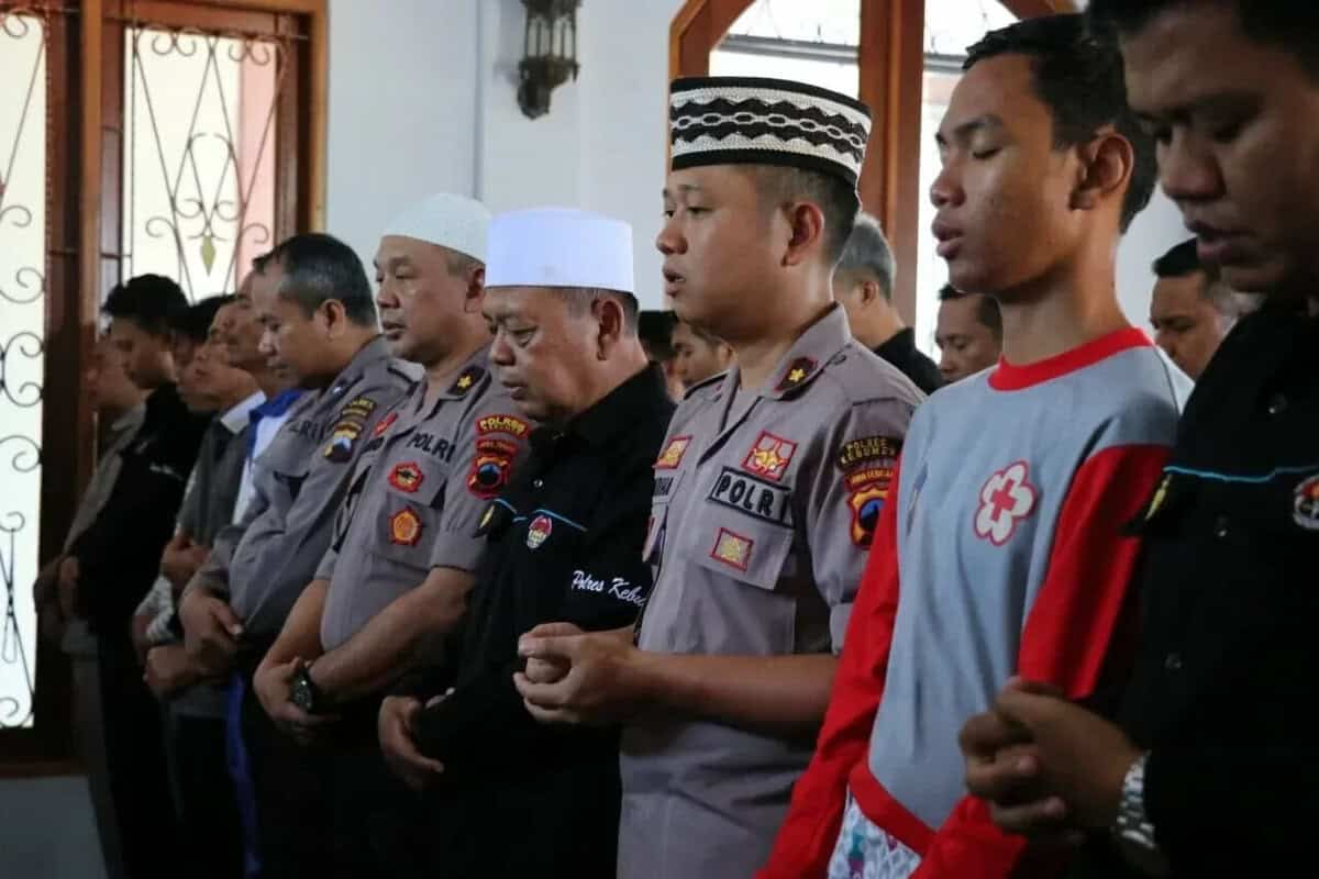 Polres Kebumen Adakan Sholat Ghaib Doakan Mbah Maimun