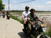 Bupati Zaki Blusukan Naik Motor ke Lokasi Banjir di Cisoka dan Solear