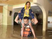 Dramastis, Dandim 0506 Tangerang Evakuasi Anak dari Kepungan Banjir