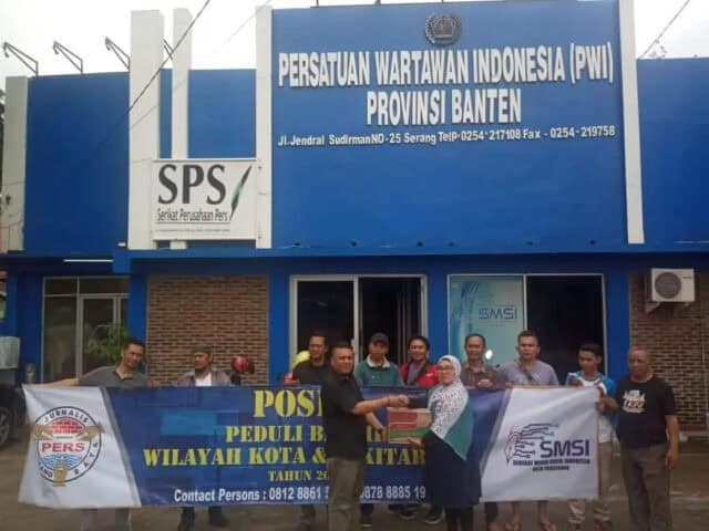 Melalui Posko PWI Banten Peduli, SMSI, PWI Kota Tangerang dan JTR Serahkan Donasi Korban Banjir