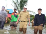 Sekda Tinjau Banjir di Pasar Kemis