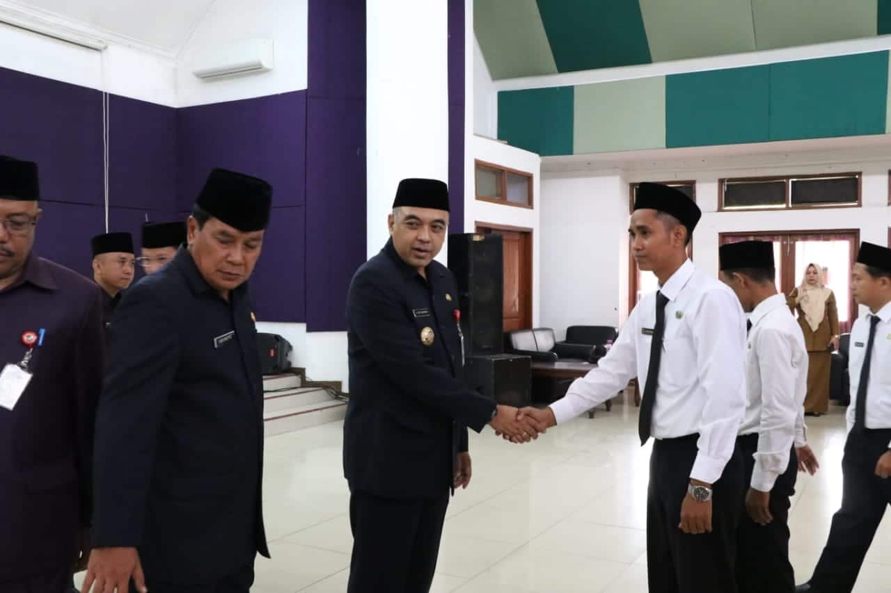 Bupati Tangerang Ahmed Zaki Iskandar Ambil Sumpah Janji 340 PNS