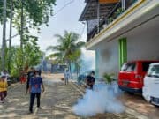 Cegah DBD : Puskesmas Cikuya Lakuan Fogging Di Perumahan Bukit Cikasungka Solear