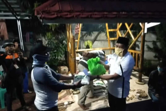 Peduli Dampak Covid 19, Ketua Fraksi PKS Berikan Sembako Pada Wartawan