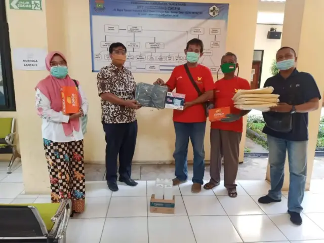 Gereja Santa Odilia Citra Raya, Salurkan Bantuan APD Untuk Puskesmas Cikuya Gereja Santa Odilia Citra Raya, Salurkan Bantuan APD Untuk Puskesmas Cikuya