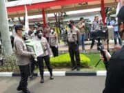 Porli Peduli Covid-19, Polresta Bandara Soetta Bersama Kombata, Bagikan 500 Paket Sembako ke Pekerja