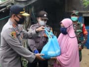 Wakabareskrim Polri Bagikan 1.000 Paket Sembako Di Tangerang Banten