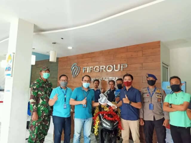 Berkah Ramadhan, FIFGROUP Tangerang 2 Bagikan Hadiah Motor Vario dan Logam Mulia Kepada Karyawan