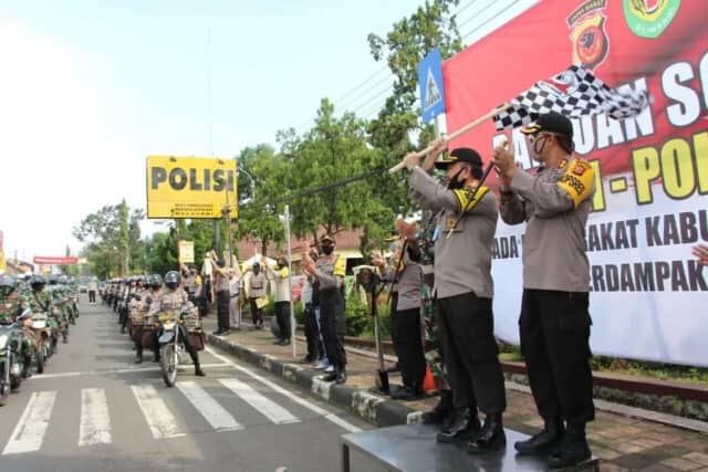 Pandemi Covid-19, Polres Kuningan Bersama Kodim 0615 Launching Bansos 2000 Paket Sembako