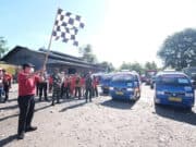 Didampingi Dandim Solo, Walikota Surakarta Bagikan Sembako dan BST⁣⁣