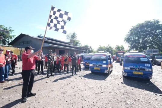 Didampingi Dandim Solo, Walikota Surakarta Bagikan Sembako dan BST Didampingi Dandim Solo, Walikota Surakarta Bagikan Sembako dan BST