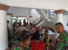 Jelang Buka Puasa, Polda Banten Bersama TNI Bagikan 1000 Paket Nasi Bungkus Jelang Buka Puasa, Polda Banten Bersama TNI Bagikan 1000 Paket Nasi Bungkus