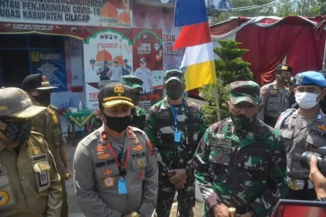 Pangdam IV/Diponegoro dan Kapolda Jateng Tinjau Dapur Lapangan di Cilacap