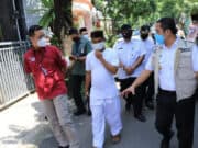 Dampingi Mensos, Wali Kota Salurkan Bantuan Sosial Presiden Tahap III