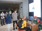 Arus Balik Pemudik, Penumpang di Terminal Kedatangan Bandara Soetta Dites Antigen
