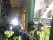 Polsek Jatiuwung Bersama Satpol PP Cibodas Sosialisasikan Jam Tutup Berdagang