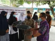 Dinsos Kabupaten Tangerang Berikan Bantuan Kepada Anak Terlantar Luar Panti