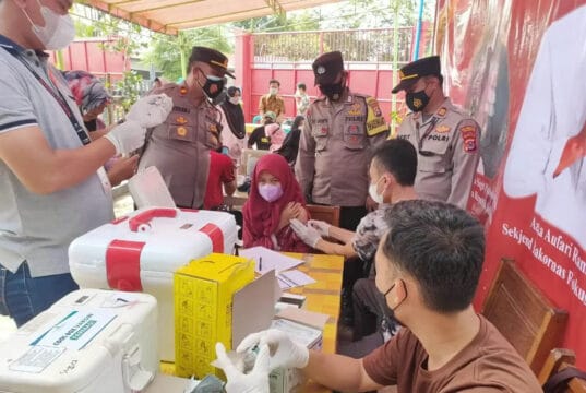 Gelar Vaksinasi Presisi, Polsek Panongan Gandeng Mahasiswa dan Ciputra Hospital