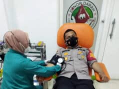 Jelang Nataru, Kapolsek Batu Ceper Beserta Anggotanya Lakukan Donor Darah di PMI Kota Tangerang