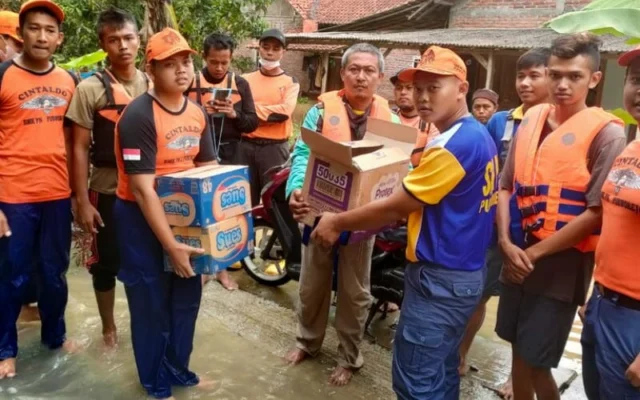 Selalu Siaga Bencana, Tim SAR Cintaldo SMK PN-PN2 Purworejo Bantu Korban Banjir