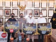 Kapolda Memberikan Apresiasi Kepada 3 Finalis Sayembara Logo Street Race Polda Metro Jaya