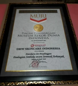 Bagikan Kado Spesial Ramadhan sebanyak 50 Ribu, DRW Skincare Indonesia Meraih Penghargaan Dari MURI