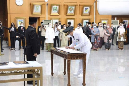 Mendagri Resmi Lantik Heru Budi Hartono Jadi Penjabat Gubernur DKI Jakarta Mendagri Resmi Lantik Heru Budi Hartono Jadi Penjabat Gubernur DKI Jakarta
