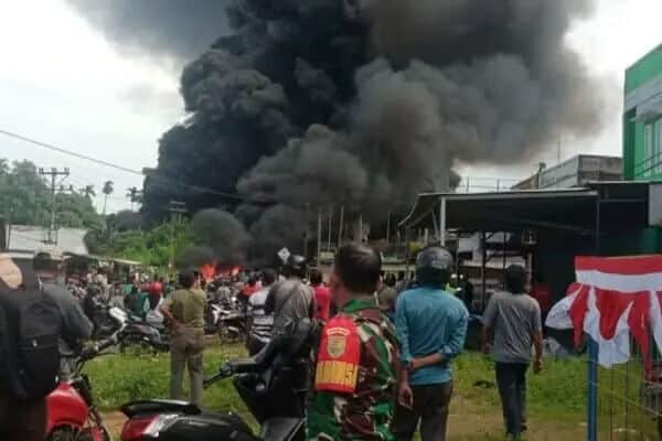 Salah satu gudang minyak illegal yang terbakar di Simpang Rimbo, Kota Jambi beberapa waktu lalu.