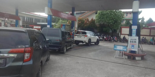 Ngisi Pertamina Dex tidak antre akhirnya timbulkan keributan di SPBU di kawasan Jalan Patimura, Kota Jambi.