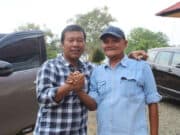 H Romi Hariyanto (kiri) saat menerima Noer Faisal dari Pelita.co.