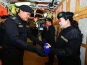 Ketua DPR RI Puan Maharani menerima brevet kehormatan Hiu Kencana dari TNI AL (Angkatan Laut).