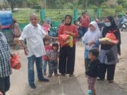 KPRH terus berbagi sembako kepada masyarakat yang membutuhkan.