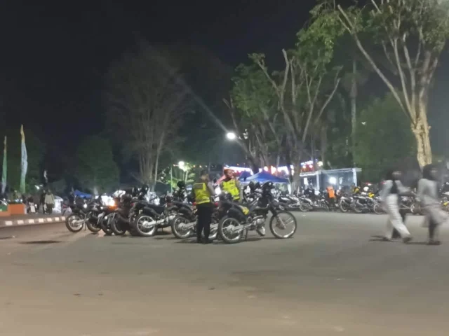 Tampak pihak kepolisian berjaga di Simpang Tugu Kris Siginjai, Kota Jambi.