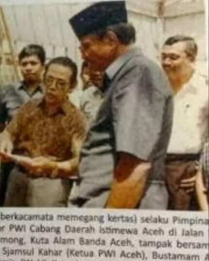 Alm Prof Ibrahim Hasan, mantan Gubernur Jambi.