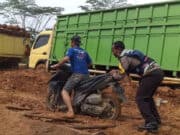 Salah satu titik kerusakan jalan di Kabupaten Tanjung Jabung Timur, Ingat, sebelum berkomentar ketahui dulu ini ruas Jalan Nasional, atau Jalan Provinsi.