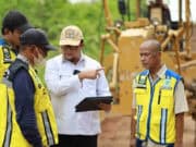 Tampak, Ivan Wirata yang punya ilmu ke PU-An, sedang mengawasi pembangunan Infrastruktur di Kabupaten Muaro Jambi,