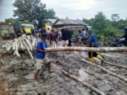 Waduh Gawat, Jalan Provinsi Jambi di Rantau Rasau Hancur, Warga Minta Gubernur Al-Haris Segera Perbaiki