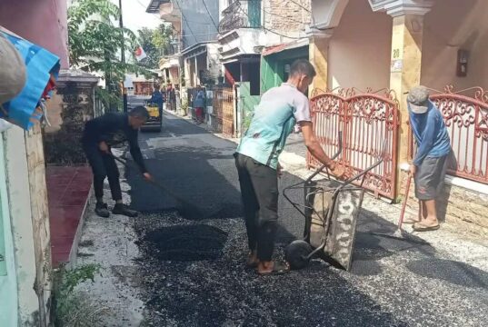 Disorot LSM LipanHam, Kegiatan Pengejaran Hotmix di Jalan Sampan RW 06 Kelapa Dua Diduga Tak Sesuai Spesifikasi