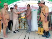 SKK Migas–PetroChina Jabung Serahkan Bantuan Penanganan Banjir di Kabupaten Tanjab Timur