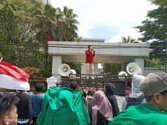 Dugaan Pelaporan Dokumen Palsu RKAB PT. SRM Kepada Kementerian ESDM RI, AGMI Gelar Aksi Unras di Gedung MA Jakarta Dugaan Pelaporan Dokumen Palsu RKAB PT. SRM Kepada Kementerian ESDM RI, AGM Gelar Aksi Unras di Gedung MA Jakarta