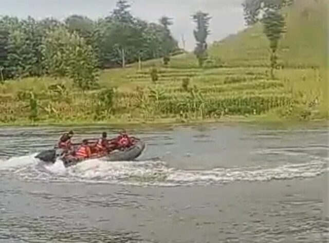 Ngangsu di Waduk, Pria Lenyap Dalam Pencarian Tim SAR Ngawi