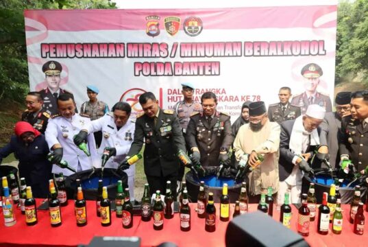 Peringati Hari Bhayangkara Ke-78, Polda Banten Musnahkan Puluhan Ribu Miras Hasil KRYD