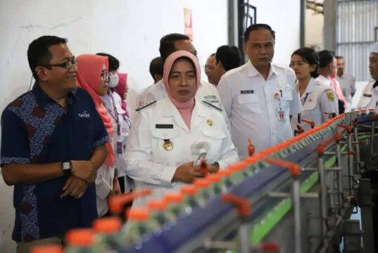 Kunker ke Pabrik Cleo, Bupati Monitoring langsung proses Produksi AMDK
