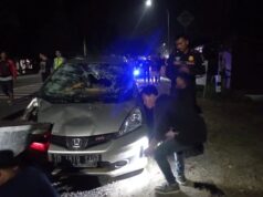 Usai Nabrak, Mobil Honda Jazz Dirusak Sekelompok Warga di Kebumen