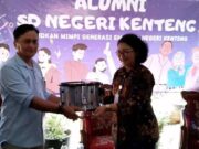 Baru Terbantuk, Paguyuban Alumni SDN Kenteng Beri Bantuan Alat Marching Band