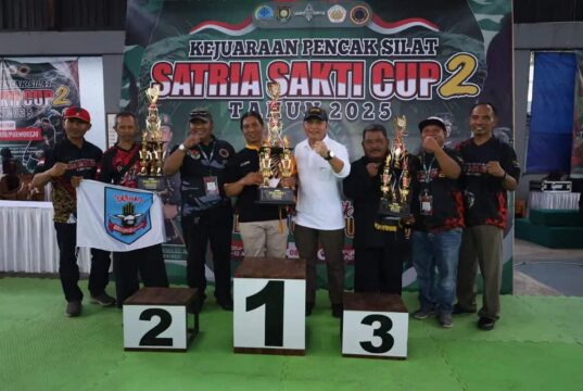 PSHT Purworejo Angkat Piala Kehormatan Dandim, Juara Umum Satria Sakti Cup 2 2025