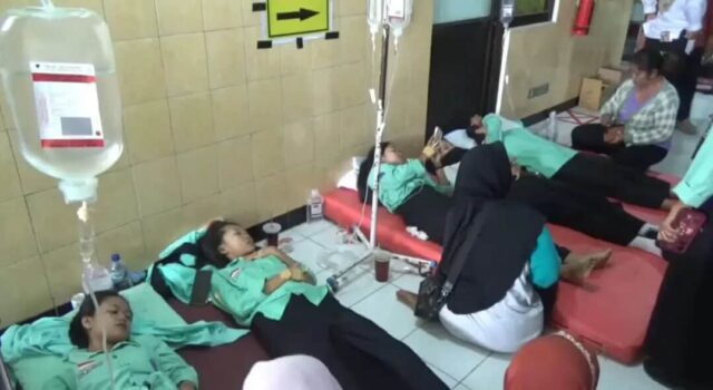 Menu MBG Kembali Telan Korban, Puluhan Siswa SMKN 1 Sine Ngawi Diduga Keracunan