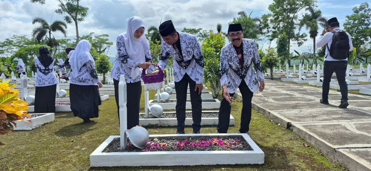Ribuan Guru Meriahkan HGN Purworejo, Pemerintah Serahkan “Kado” Pengangkatan P3K